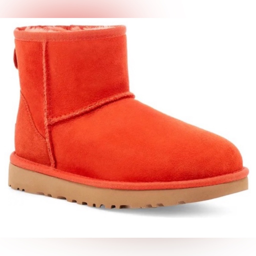 NIB $150 UGG Classic Mini II Genuine Shearling Lined Boot in Lava Flow - size 5!